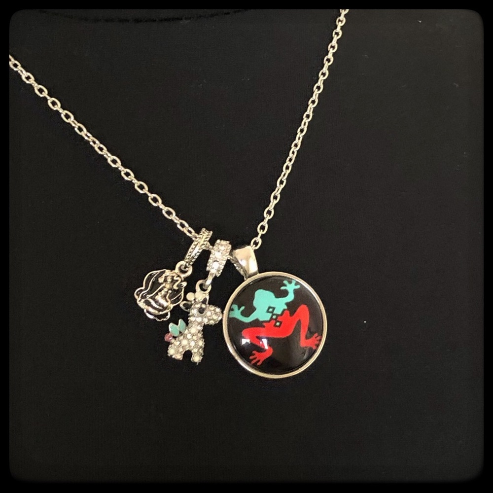 🆕✅ CHAIN NECKLACE WITH THREE CHARMS